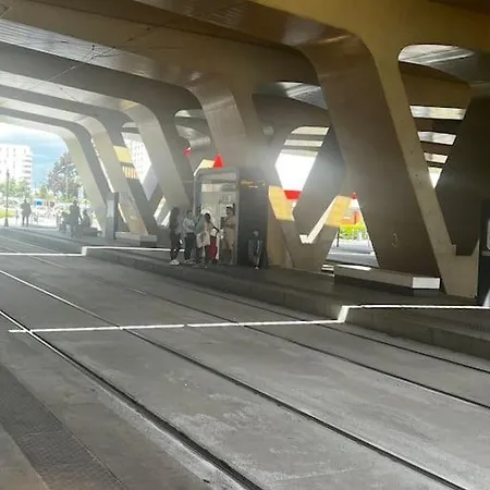 Un Pres Tramway Apartment *