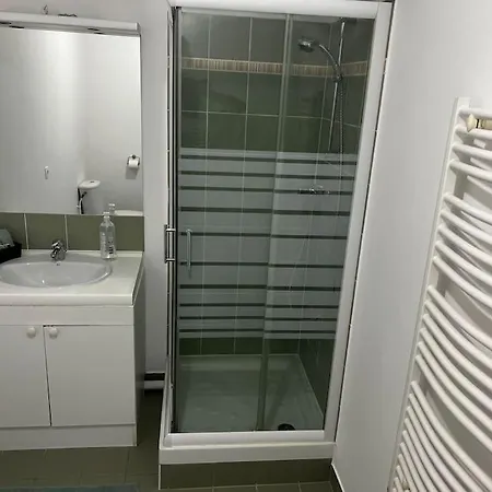 Un Pres Tramway Apartment
